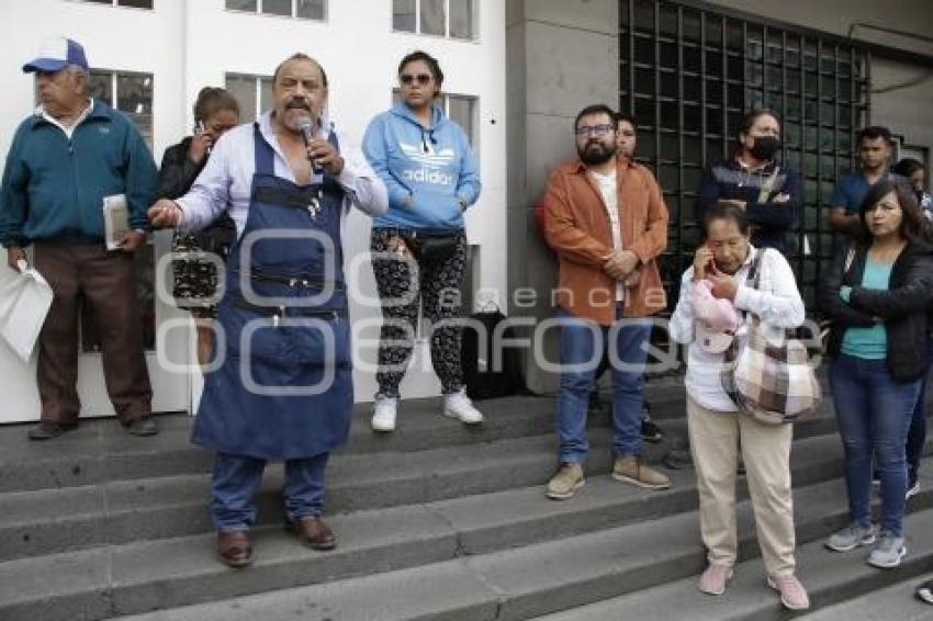 COMERCIANTES DE AMALUCAN . PROTESTA