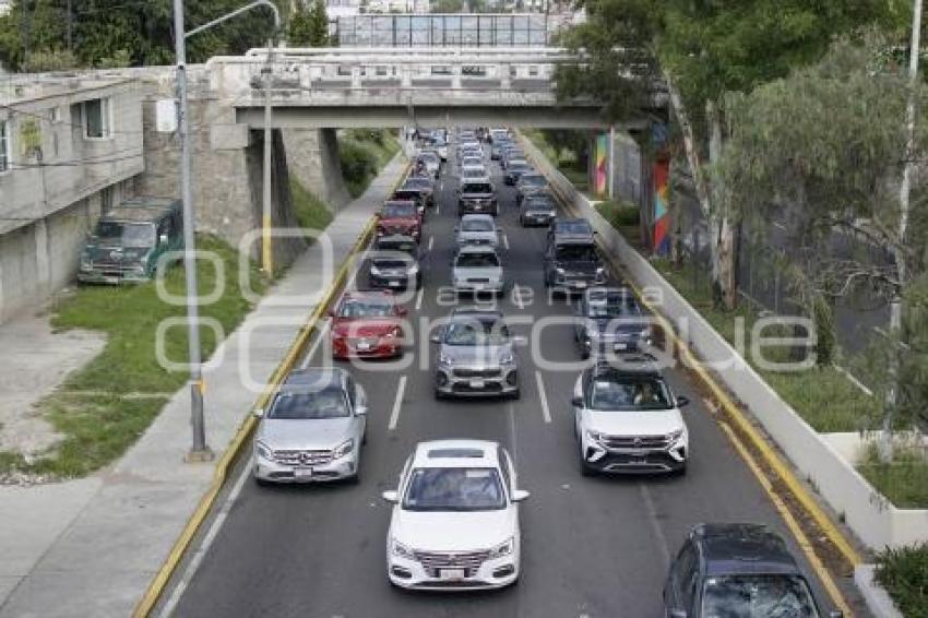 AYUNTAMIENTO . PUENTE PEATONAL