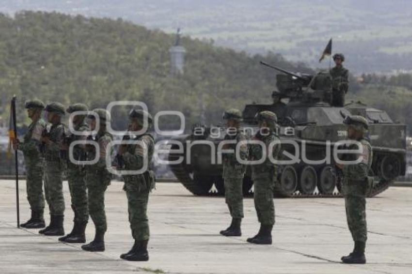 EJÉRCITO . CEREMONIA CURSO DE BLINDAJE