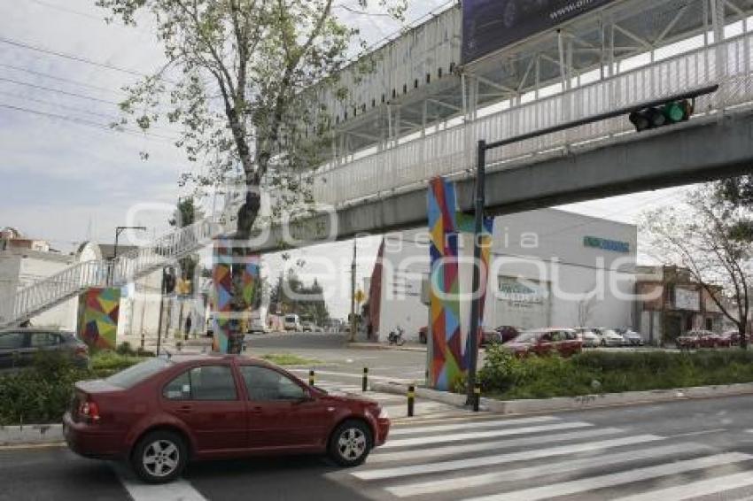 AYUNTAMIENTO . PUENTE PEATONAL