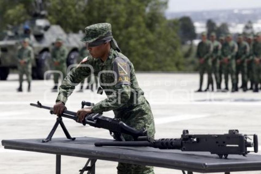 EJÉRCITO . CEREMONIA CURSO DE BLINDAJE