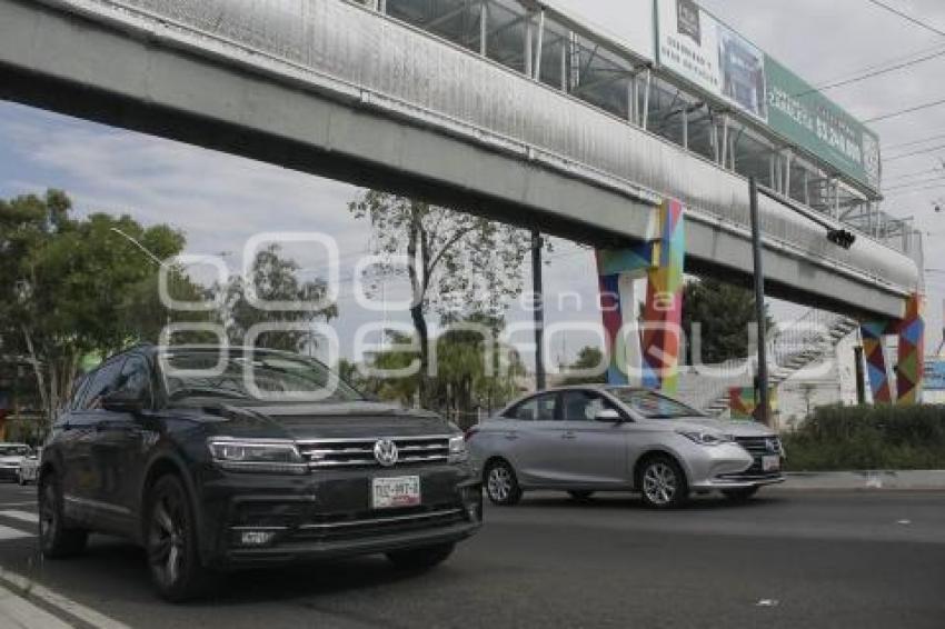 AYUNTAMIENTO . PUENTE PEATONAL