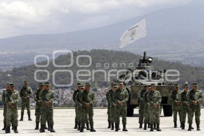 EJÉRCITO . CEREMONIA CURSO DE BLINDAJE