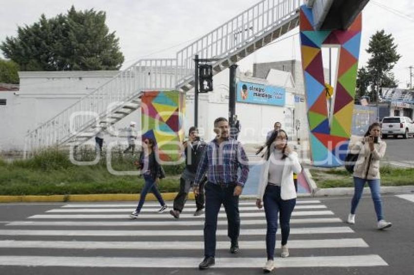 AYUNTAMIENTO . PUENTE PEATONAL