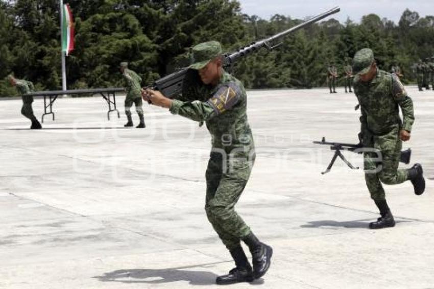 EJÉRCITO . CEREMONIA CURSO DE BLINDAJE