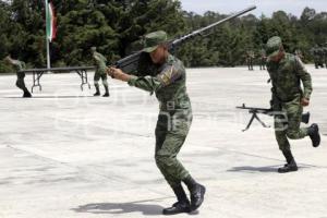 EJÉRCITO . CEREMONIA CURSO DE BLINDAJE