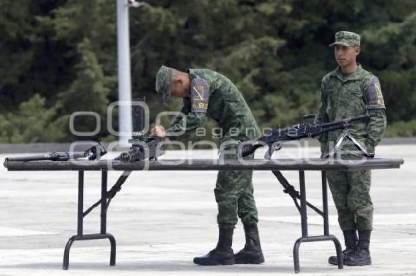 EJÉRCITO . CEREMONIA CURSO DE BLINDAJE