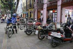 CORREDOR 5 DE MAYO . MOTOCICLETAS