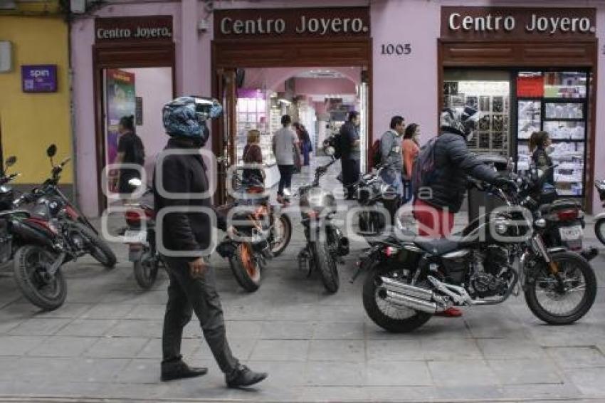 CORREDOR 5 DE MAYO . MOTOCICLETAS