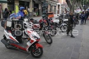 CORREDOR 5 DE MAYO . MOTOCICLETAS