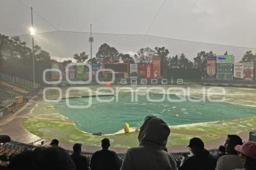 ESTADIO DE BÉISBOL . GRANIZADA