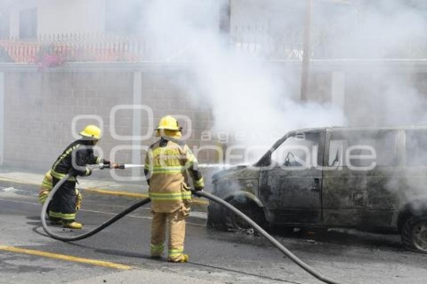 TLAXCALA . INCENDIO CAMIONETA