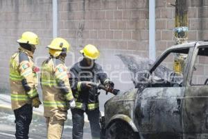 TLAXCALA . INCENDIO CAMIONETA