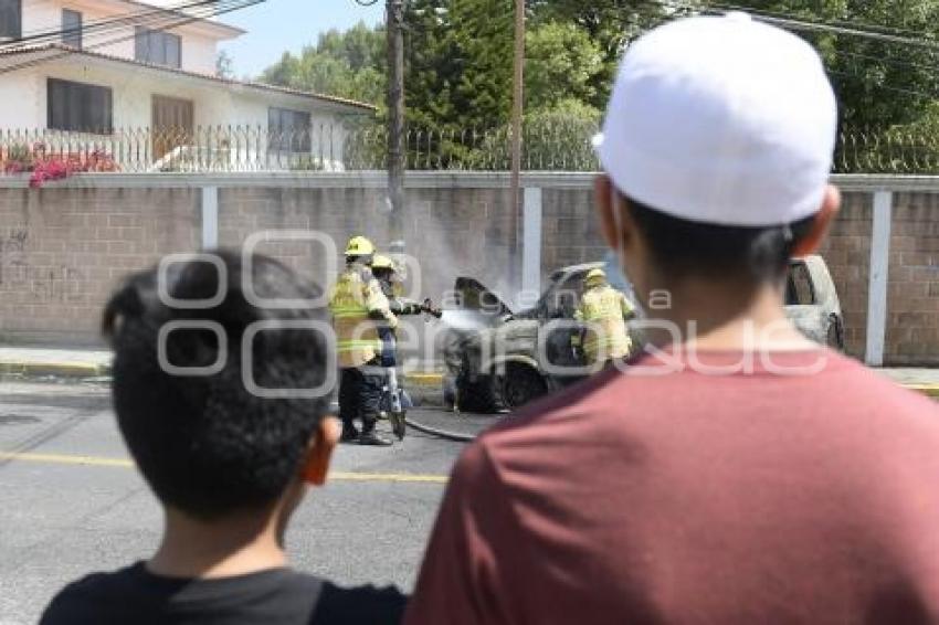 TLAXCALA . INCENDIO CAMIONETA