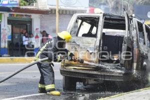 TLAXCALA . INCENDIO CAMIONETA