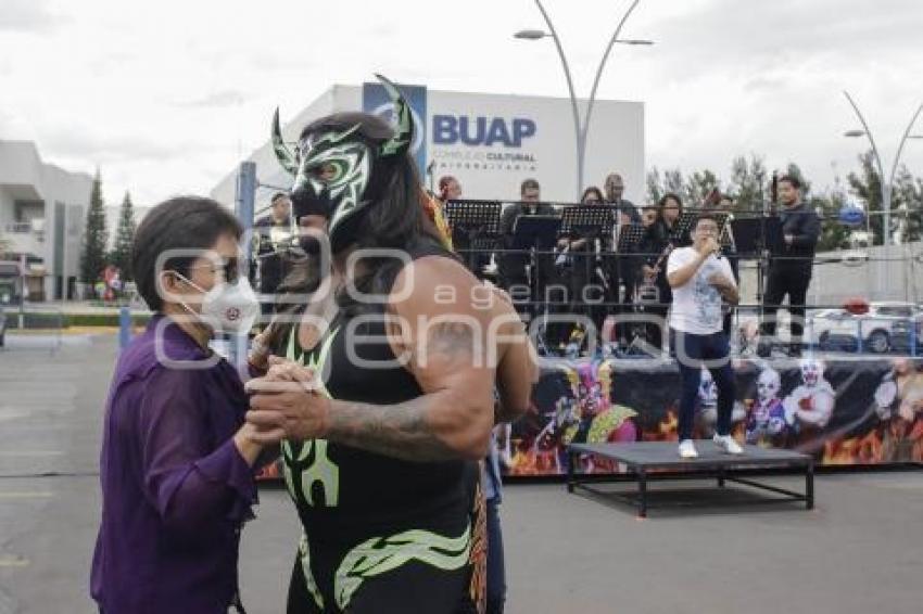 CCU . EXPOSICIÓN LUCHA LIBRE