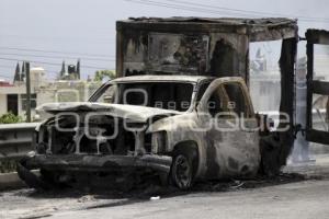 SEGURIDAD . INCENDIO CAMIONETA
