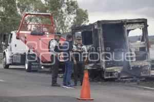 SEGURIDAD . INCENDIO CAMIONETA
