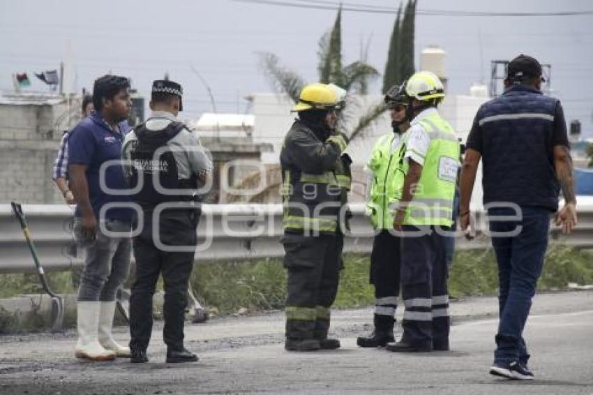 SEGURIDAD . INCENDIO CAMIONETA
