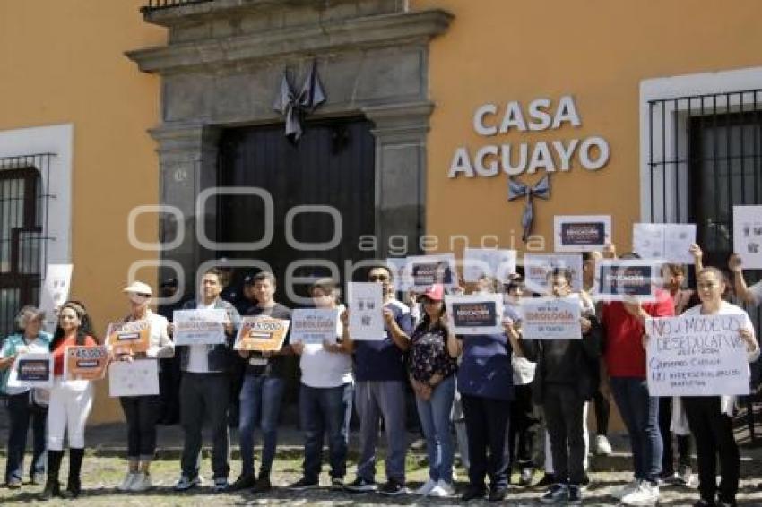 PROTESTA . LIBROS DE TEXTO