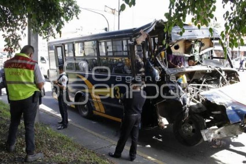 CHOQUE TRANSPORTE PÚBLICO