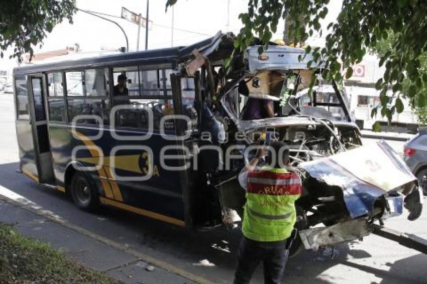 CHOQUE TRANSPORTE PÚBLICO