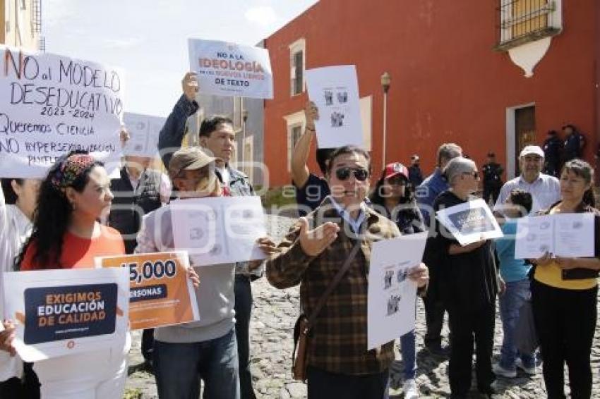 PROTESTA . LIBROS DE TEXTO