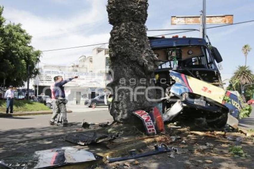 CHOQUE TRANSPORTE PÚBLICO