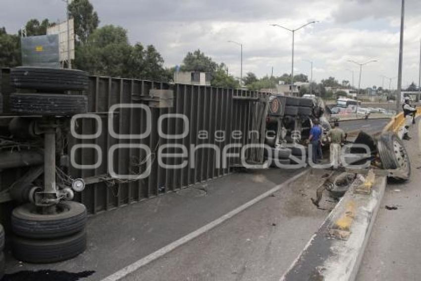 TLAXCALA . TRÁILER VOLCADO