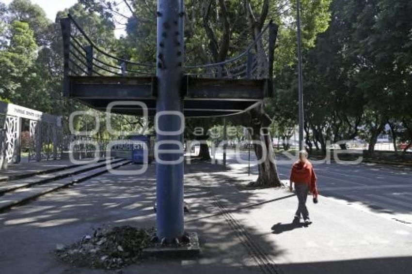 PUENTE PEATONAL