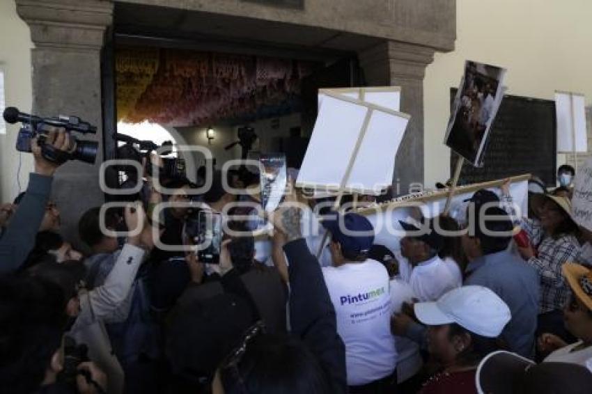 SAN PEDRO CHOLULA . MANIFESTACIÓN COMERCIANTE