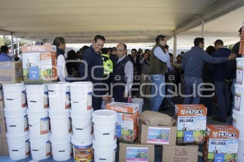 AYUNTAMIENTO . ENTREGA DE APOYOS