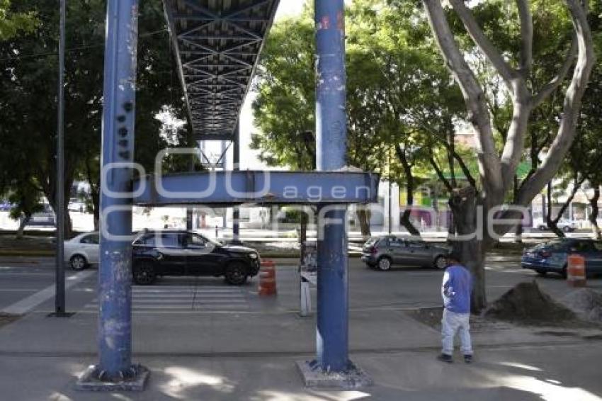 PUENTE PEATONAL