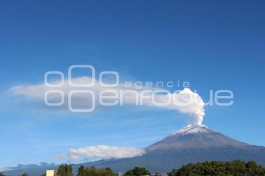 VOLCÁN POPOCATÉPETL . FUMAROLA