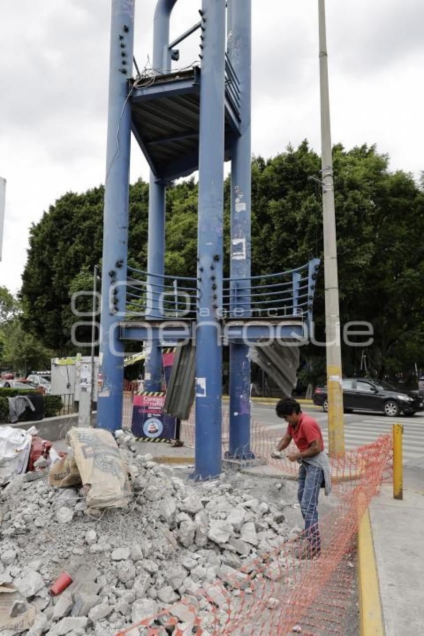 PUENTE PEATONAL