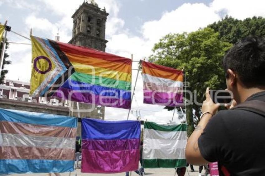 EXPOSICIÓN BANDERAS LGBT