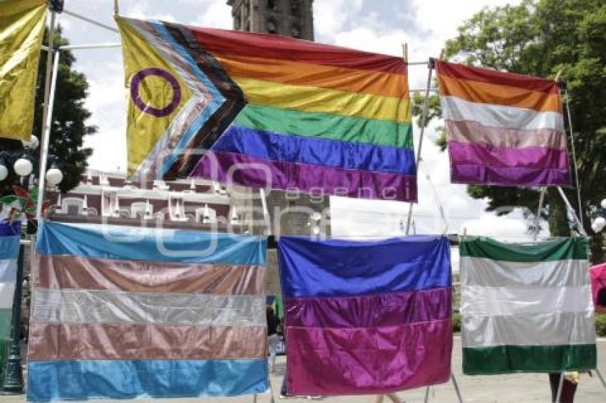 EXPOSICIÓN BANDERAS LGBT