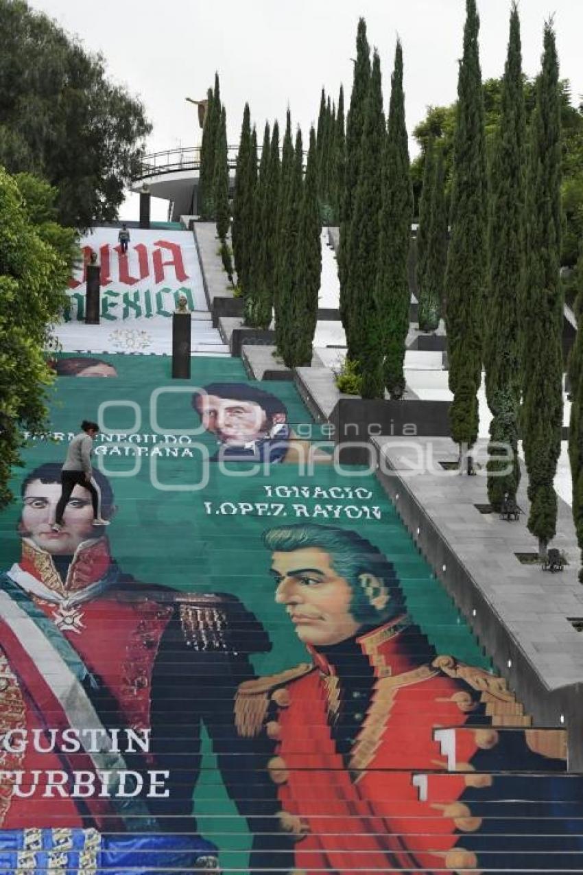 TLAXCALA . ESCALINATAS LOS HÉROES