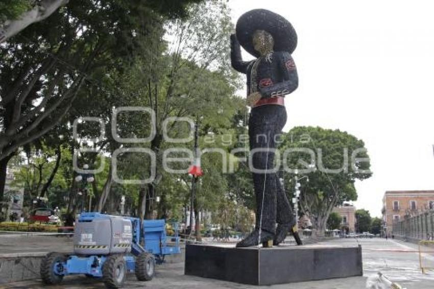 ADORNOS PATRIOS . MARIACHI 