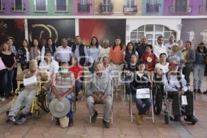 SAN ANDRÉS CHOLULA . ENTREGA APARATOS AUDITIVOS