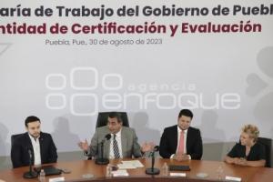 GOBIERNO . CÉDULA DE ACREDITACIÓN . TRABAJO