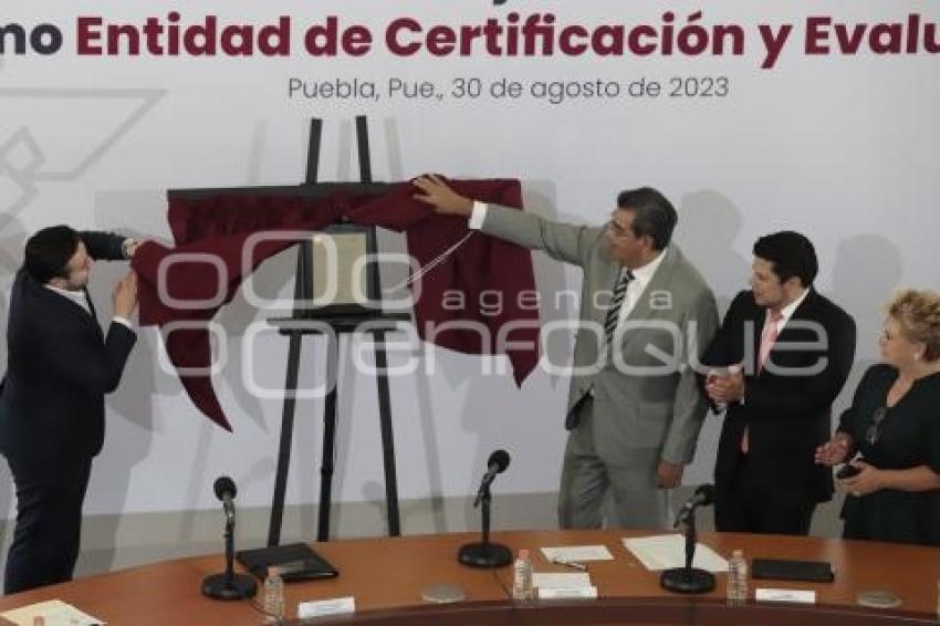 GOBIERNO . CÉDULA DE ACREDITACIÓN . TRABAJO