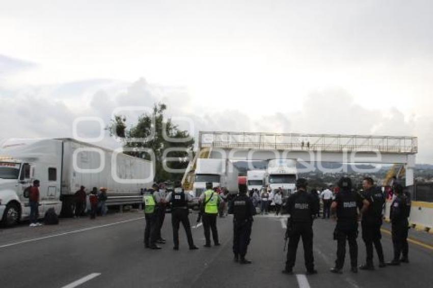 AUTOPISTA . BLOQUEO