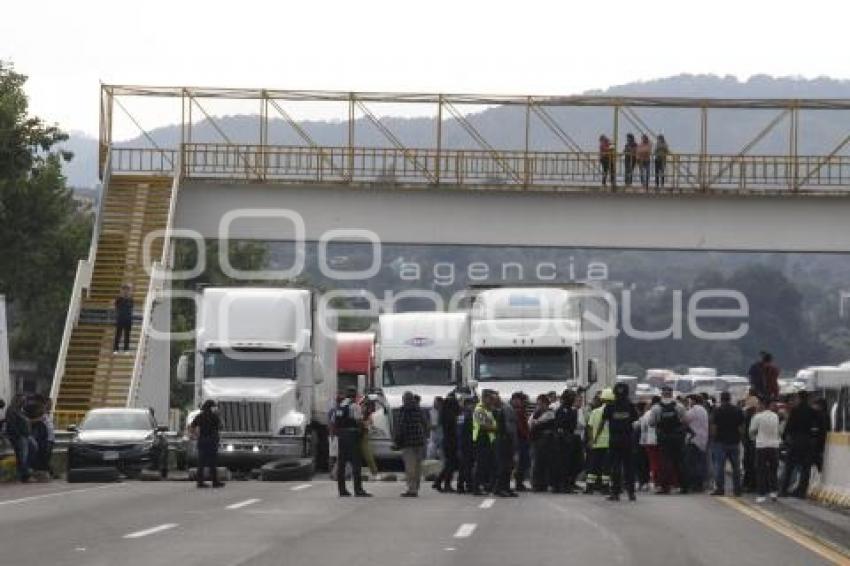 AUTOPISTA . BLOQUEO