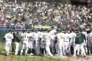 BÉISBOL . PERICOS VS LEONES