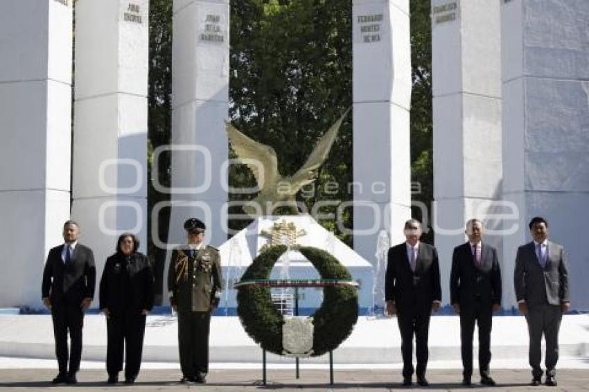 GOBIERNO . CEREMONIA NIÑOS HÉROES