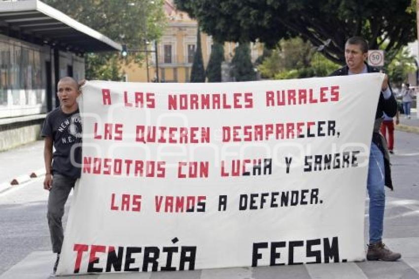 MANIFESTACIÓN . NORMALISTAS