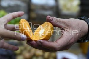 TLAXCALA . MERCADO . MANDARINAS