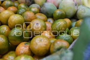 TLAXCALA . MERCADO . MANDARINAS