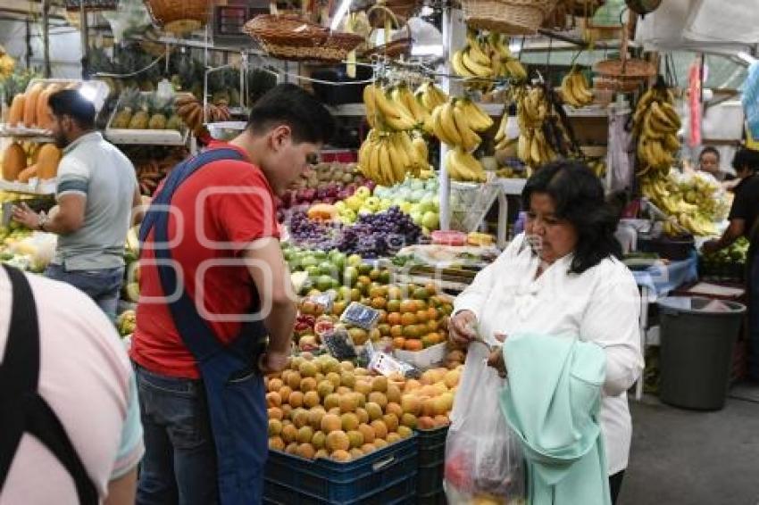 TLAXCALA . MERCADO . MANDARINAS